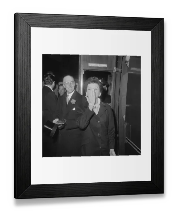 Framed Print : Judy Garland Blowing a Kiss to Fans Framed Print : Judy Garland Blowing a Kiss to Fans