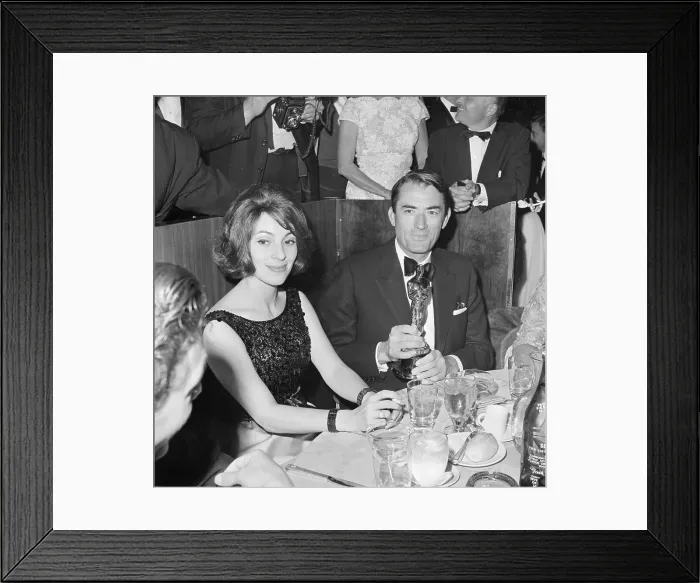 Framed Print : Gregory Peck with Wife and Oscar Framed Print : Gregory Peck with Wife and Oscar