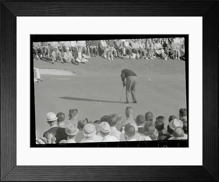 Framed Print : Jack Nicklaus Putting Framed Print : Jack Nicklaus Putting