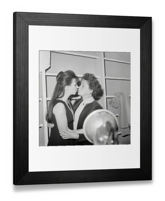 Framed Print : Liza Minnelli Kissing Judy Garland Framed Print : Liza Minnelli Kissing Judy Garland