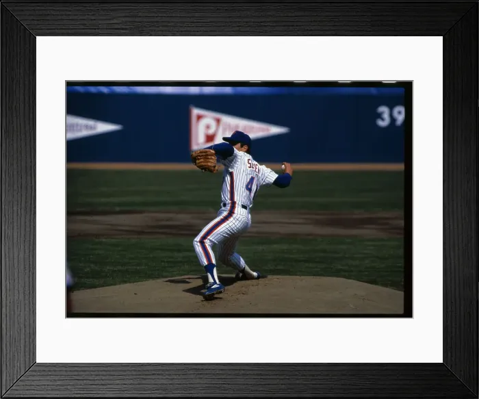 Framed Print : Tom Seaver in Pitching Position