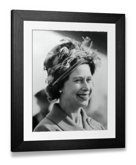 Framed Print : Close up Portrait of Queen Elizabeth Framed Print : Close up Portrait of Queen Elizabeth