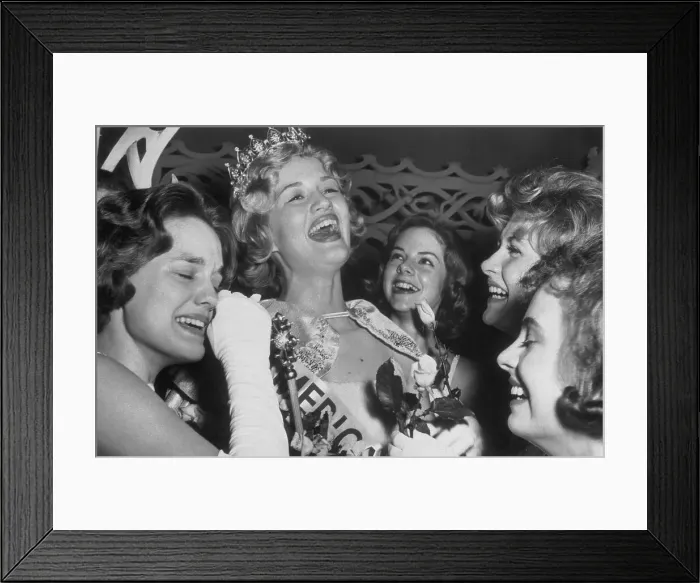 Framed Print : Diane Sawyer Laughing with Colleagues Framed Print : Diane Sawyer Laughing with Colleagues