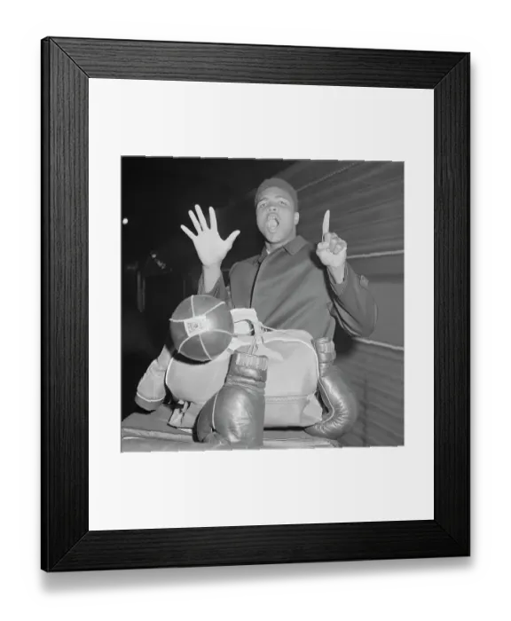Framed Print : Boxer Muhammad Ali Holding Up Six Fingers Framed Print : Boxer Muhammad Ali Holding Up Six Fingers