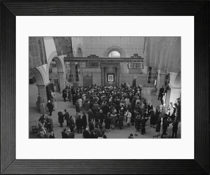 Framed Print : The Mona Lisa at the Metropolitan Museum of Art Framed Print : The Mona Lisa at the Metropolitan Museum of Art