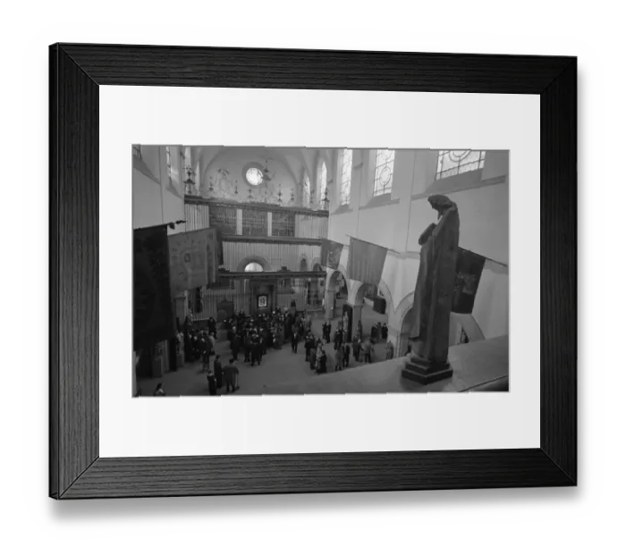 Framed Print : The Mona Lisa at the Metropolitan Museum of Art Framed Print : The Mona Lisa at the Metropolitan Museum of Art