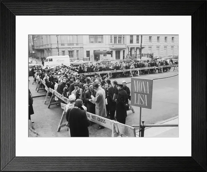 Framed Print : New York Crowd Waits to See Mona Lisa Framed Print : New York Crowd Waits to See Mona Lisa