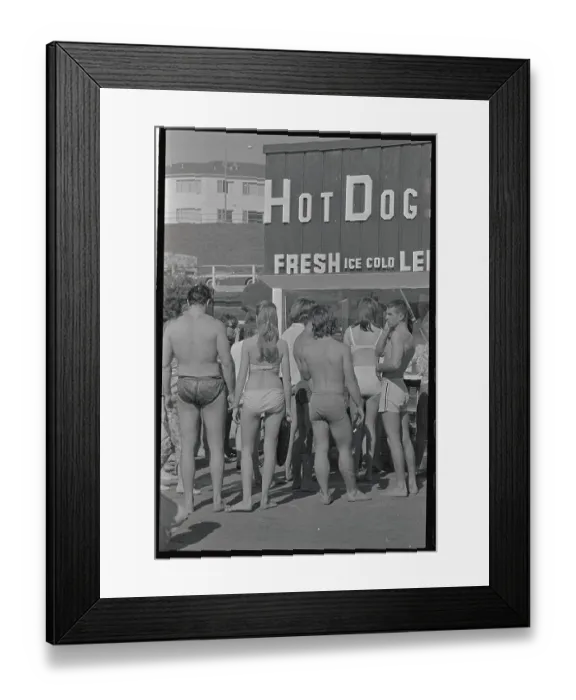 Framed Print : Backview of Beach Goers at Muscle Beach Framed Print : Backview of Beach Goers at Muscle Beach