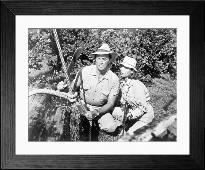 Framed Print : Robert Mitchum and Elsa Martinelli in Rampage
