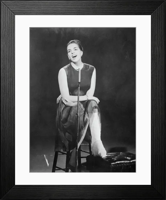 Framed Print : Liza Minnelli Singing with Broken Foot Framed Print : Liza Minnelli Singing with Broken Foot