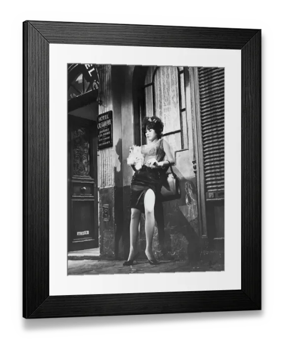 Framed Print : Portrait of Shirley Maclaine Framed Print : Portrait of Shirley Maclaine