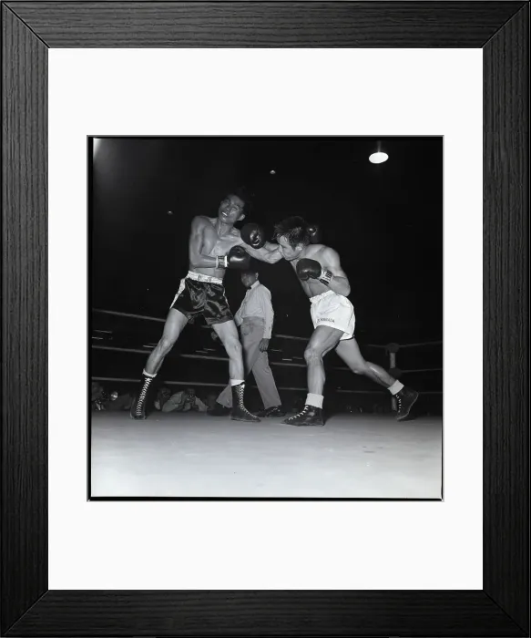 Framed Print : Harada Punching Pone Kingpetch Framed Print : Harada Punching Pone Kingpetch