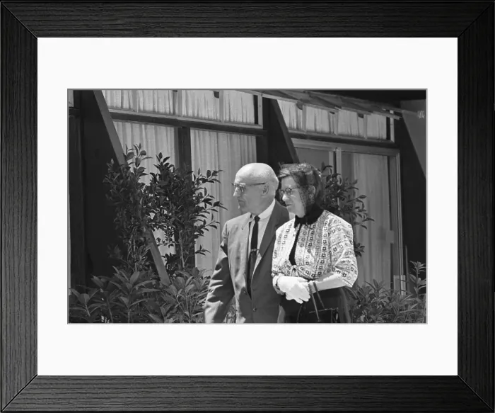 Framed Print : Kindlecamps Attending Funeral for Marilyn Monroe Framed Print : Kindlecamps Attending Funeral for Marilyn Monroe