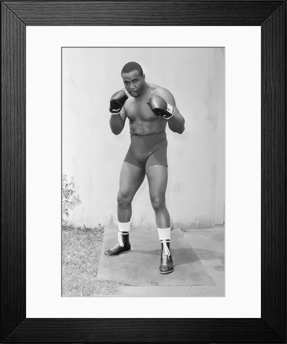 Framed Print : Sonny Liston Posing in Boxing Position Framed Print : Sonny Liston Posing in Boxing Position