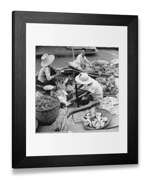 Framed Print : Thai Food Vendors in Boats Framed Print : Thai Food Vendors in Boats