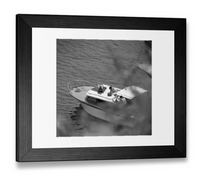 Framed Print : Richard Burton And Elizabeth Taylor On A Boat Framed Print : Richard Burton And Elizabeth Taylor On A Boat