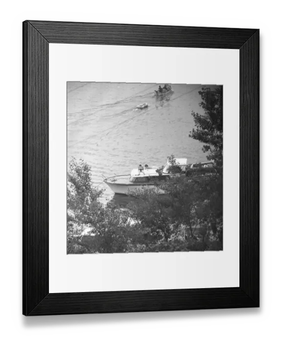Framed Print : Richard Burton And Elizabeth Taylor On A Boat Framed Print : Richard Burton And Elizabeth Taylor On A Boat