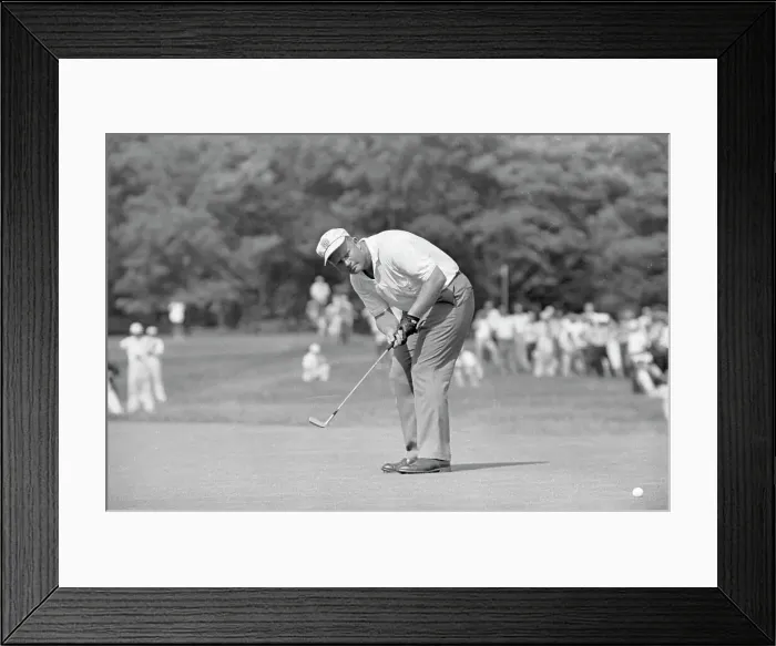 Framed Print : Jack Nicklaus Putting Framed Print : Jack Nicklaus Putting