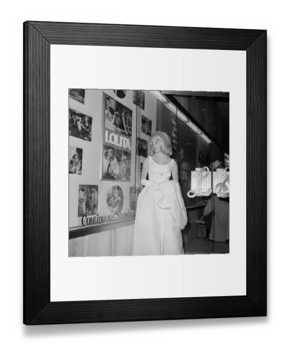 Framed Print : Sue Lyon Looking at a Billboard Framed Print : Sue Lyon Looking at a Billboard