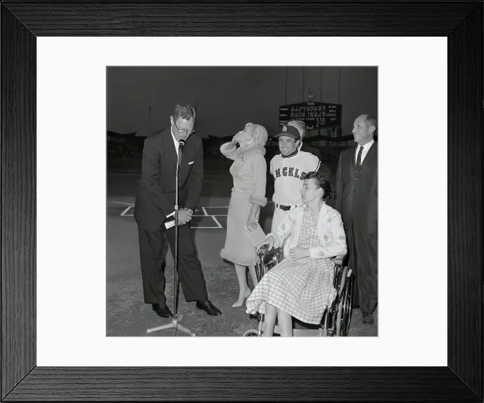 Framed Print : Actress Marilyn Monroe with Baseball Player Alabie Pearson Framed Print : Actress Marilyn Monroe with Baseball Player Alabie Pearson