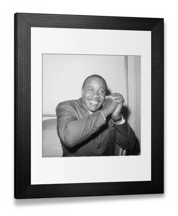 Framed Print : Sonny Liston Smiles and Clasping His Hands Framed Print : Sonny Liston Smiles and Clasping His Hands