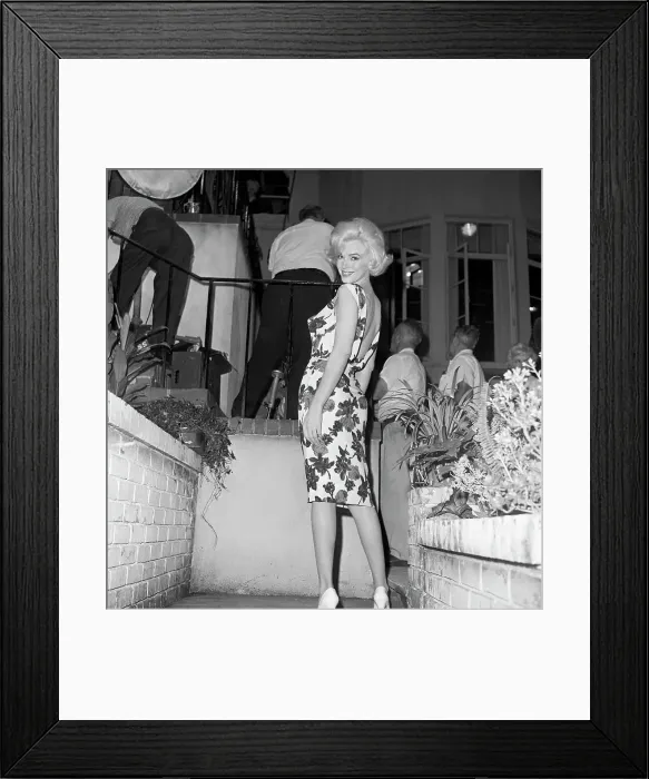 Framed Print : Marilyn Monroe on Set of Something's Got To Give Framed Print : Marilyn Monroe on Set of Something's Got To Give