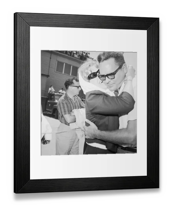 Framed Print : Enrique Ruiz-Williams Returns to The US