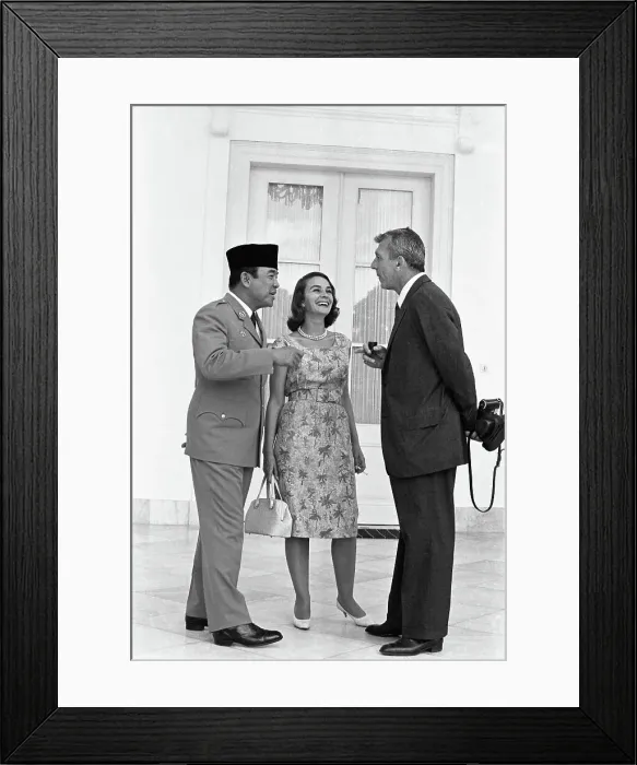 Framed Print : Jean Simmons in Indonesia Framed Print : Jean Simmons in Indonesia