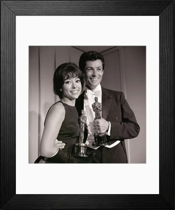 Framed Print : Rita Moreno and George Chakiris with Oscars Framed Print : Rita Moreno and George Chakiris with Oscars