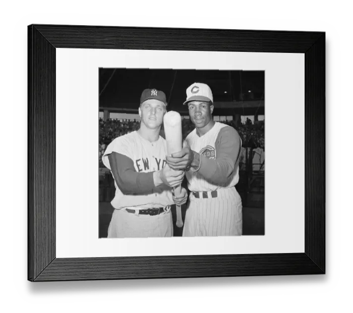 Framed Print : Roger Maris with Frank Robinson Framed Print : Roger Maris with Frank Robinson