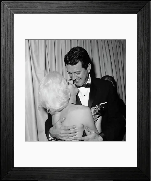 Framed Print : Marilyn Monroe with Rock Hudson Framed Print : Marilyn Monroe with Rock Hudson