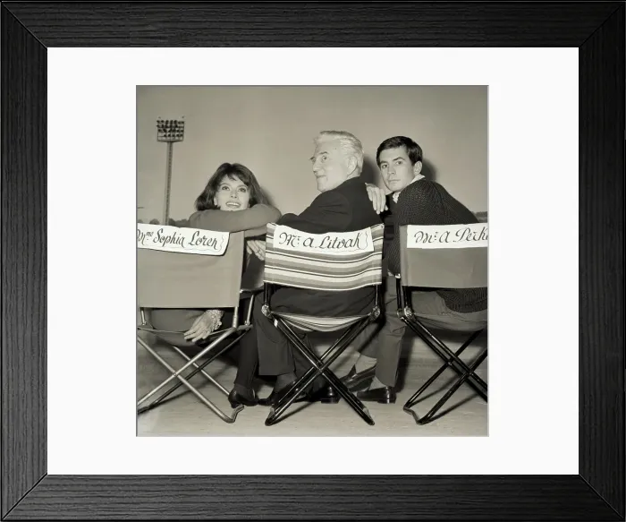 Framed Print : Anatole Litvak with Sophia Loren and Tony Perkins