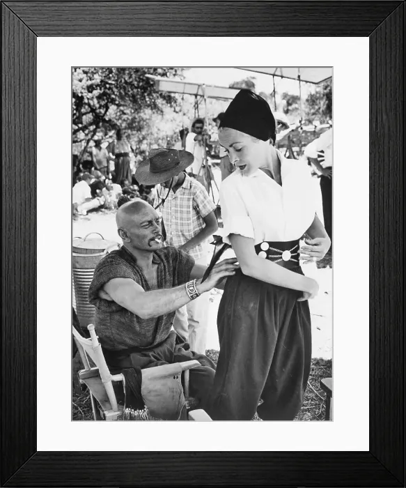 Framed Print : Yul Brynner Helping Janet Leigh with Outfit Framed Print : Yul Brynner Helping Janet Leigh with Outfit