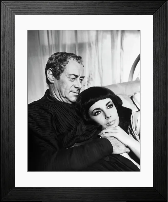 Framed Print : Elizabeth Taylor and Rex Harrison in Cleopatra
