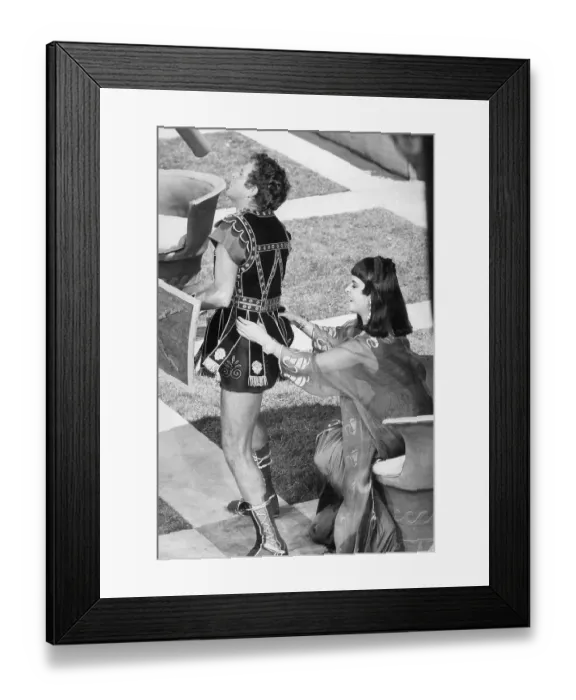 Framed Print : Richard Burton and Elizabeth Taylor Framed Print : Richard Burton and Elizabeth Taylor
