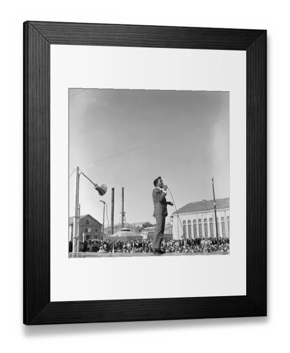 Framed Print : Sammy Davis Jr. Singing for Prisoners Framed Print : Sammy Davis Jr. Singing for Prisoners