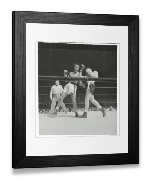 Framed Print : Sugar Ray Robinson Fighting Opponent Framed Print : Sugar Ray Robinson Fighting Opponent