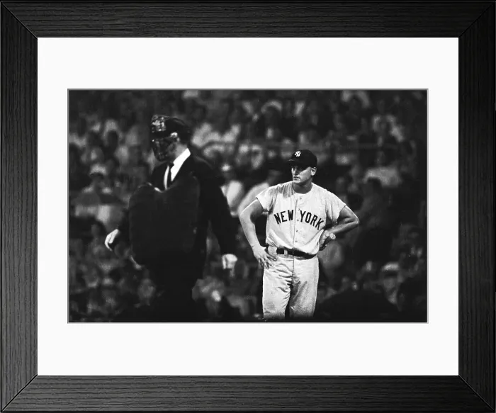 Framed Print : Roger Maris looks at umpire during game Framed Print : Roger Maris looks at umpire during game