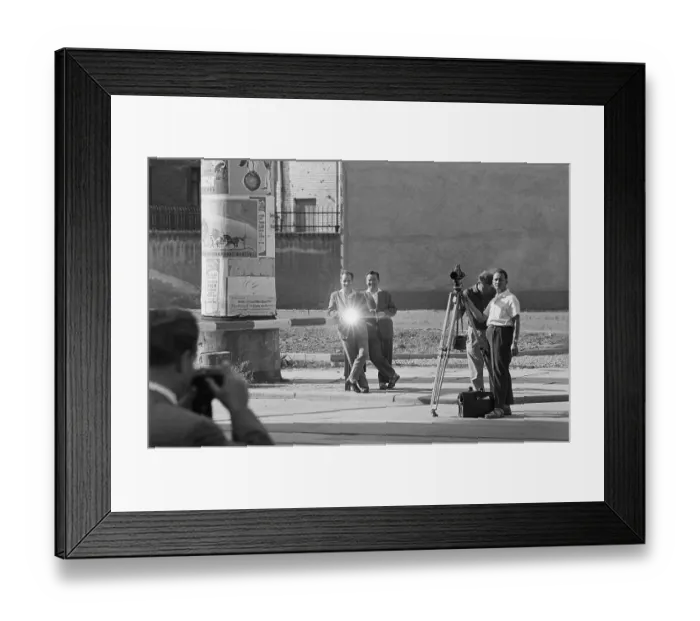 Framed Print : Berlin Wall Mirror Flashing Framed Print : Berlin Wall Mirror Flashing