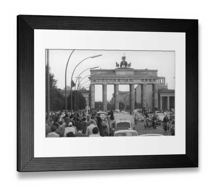 Framed Print : West Berliners Crowd at Brandenburg Gate Framed Print : West Berliners Crowd at Brandenburg Gate