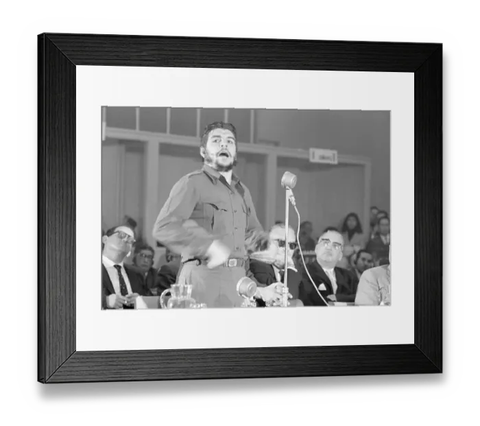 Framed Print : Che Guevara Speaking at Meeting Framed Print : Che Guevara Speaking at Meeting
