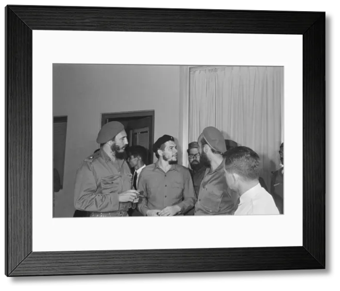 Framed Print : Fidel Castro and Che Guevera at Airport Framed Print : Fidel Castro and Che Guevera at Airport