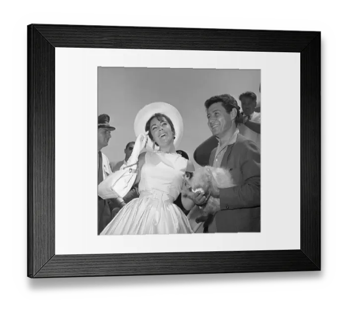 Framed Print : Elizabeth Taylor and Eddie Fisher at Airport Framed Print : Elizabeth Taylor and Eddie Fisher at Airport