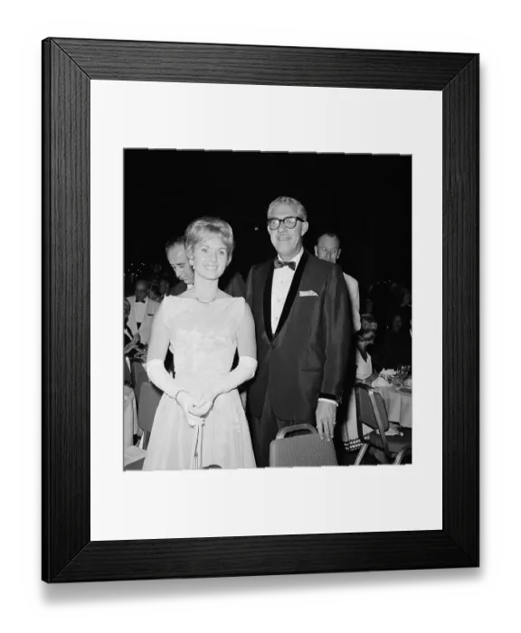 Framed Print : Debbie Reynolds and Husband at Dinner Framed Print : Debbie Reynolds and Husband at Dinner