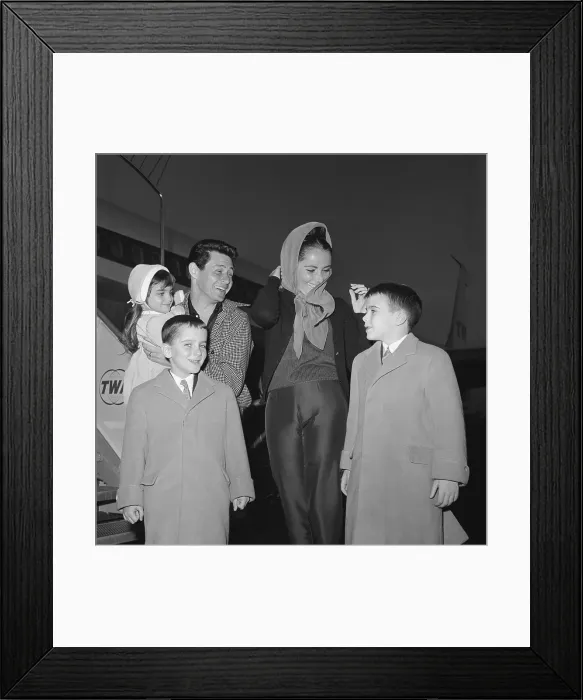 Framed Print : Eddie Fisher with Elizabeth Taylor and Children Framed Print : Eddie Fisher with Elizabeth Taylor and Children
