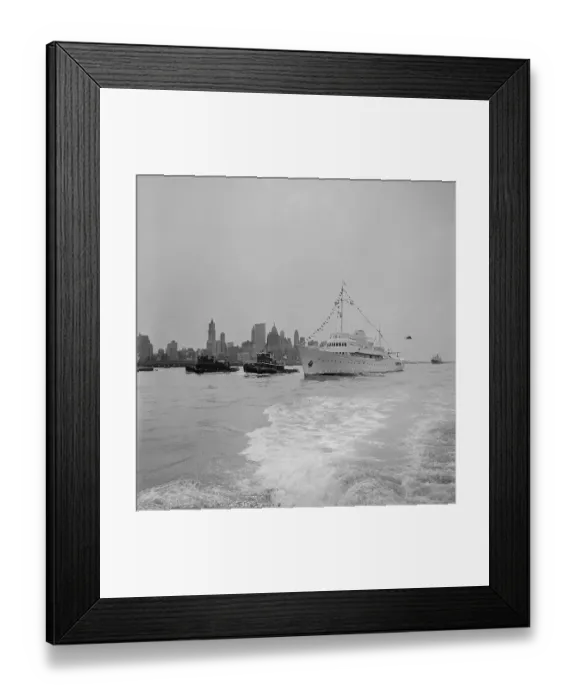 Framed Print : View of Christina Arriving with Winston Churchill and Aristotle Onassis Framed Print : View of Christina Arriving with Winston Churchill and Aristotle Onassis
