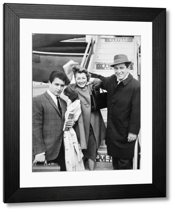 Framed Print : Perry Como and Family Leaving for a Vacation Framed Print : Perry Como and Family Leaving for a Vacation