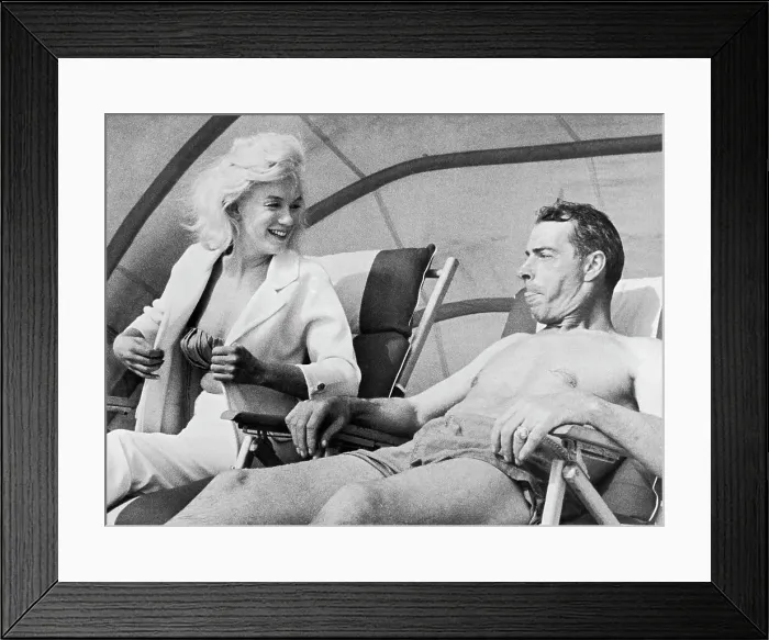 Framed Print : Marilyn Monroe and Joe DiMaggio on the Beach Framed Print : Marilyn Monroe and Joe DiMaggio on the Beach