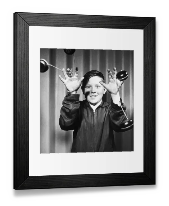 Framed Print : Boy Doing Yo-Yo Tricks
