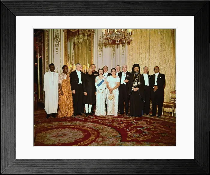 Framed Print : Queen Elizabeth and Commonwealth Ministers Framed Print : Queen Elizabeth and Commonwealth Ministers